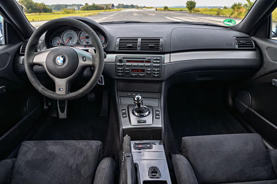 Торпедо BMW M3 CSL Coupe (E46) 2003 года  (WW) (фото 18 из 49)